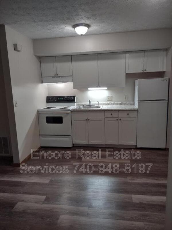 Building Photo - 1236 Green Valley Dr