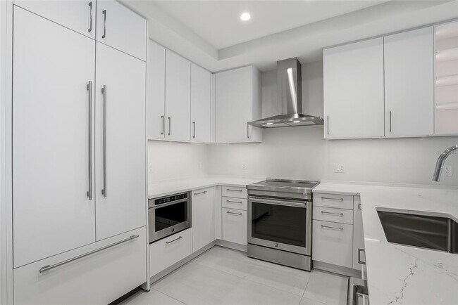 Building Photo - 275 1st Ave S