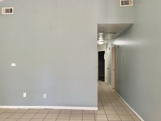 Building Photo - 2521 S Pearland Ave