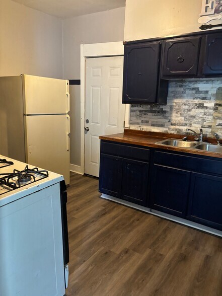 Building Photo - 12704 Brackland Ave