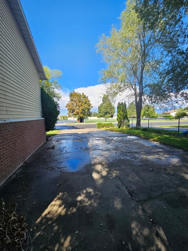 Building Photo - 3963 Dimrall Dr