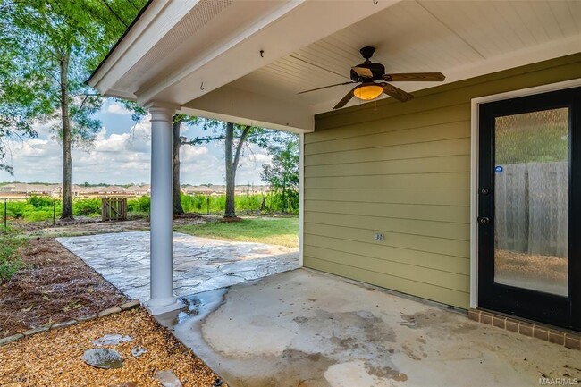 Building Photo - 9025 Saw Tooth Loop