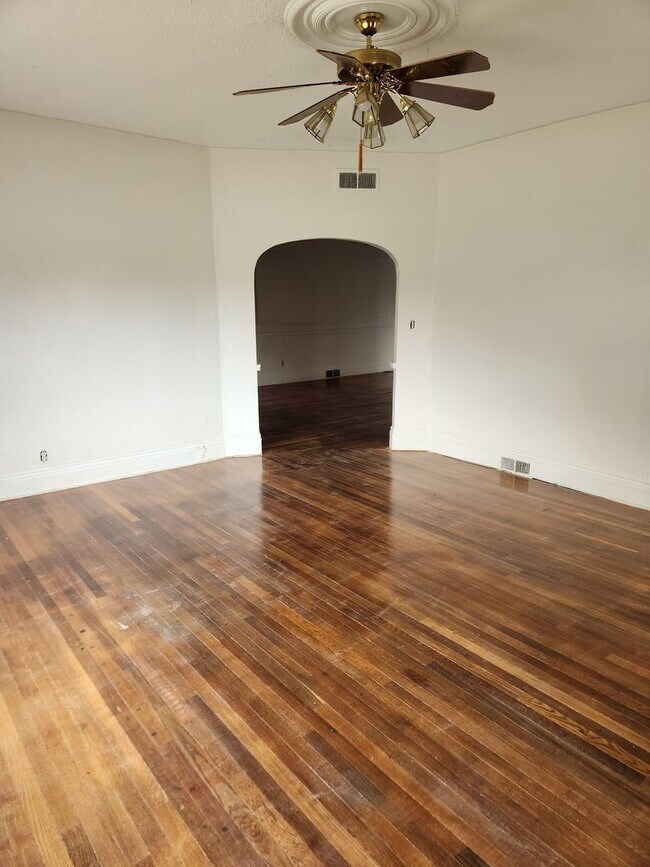 Building Photo - 15022-15024 Lima Rd.