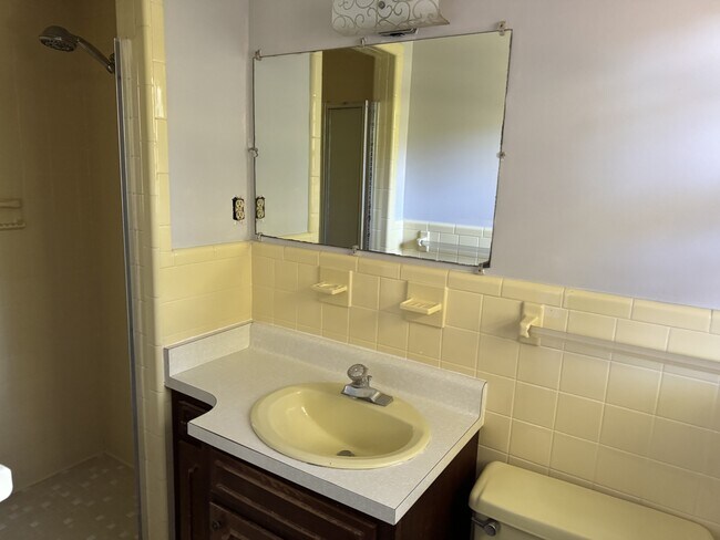 Building Photo - 7238 Bellspring Dr