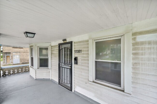 Building Photo - Newly renovated 4 bedroom HALF OFF MAY RENT
