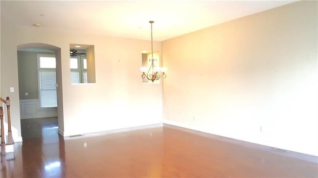 Building Photo - 3002 Montclair Cir SE