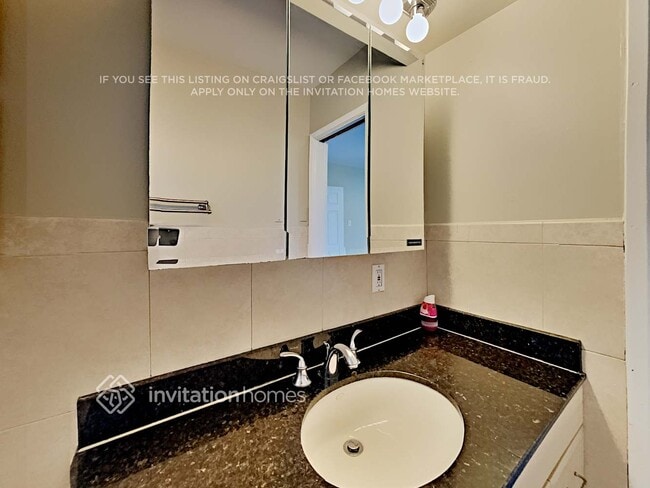 Building Photo - 1906 N 37th Ave