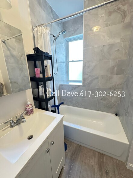 Building Photo - 7 Carol Ave