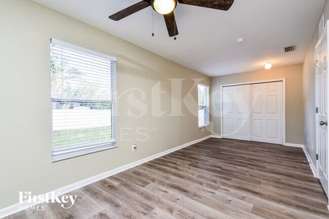 Building Photo - 3330 SW 27th Ave