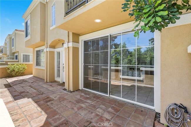 Building Photo - 10 Bravo Ln