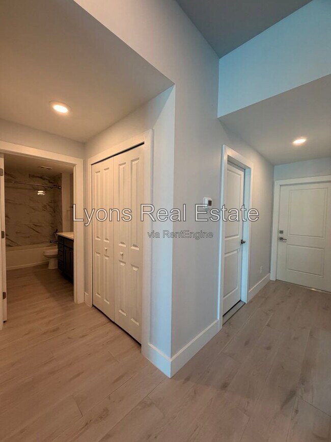 Building Photo - 231 SW 47th Terrace