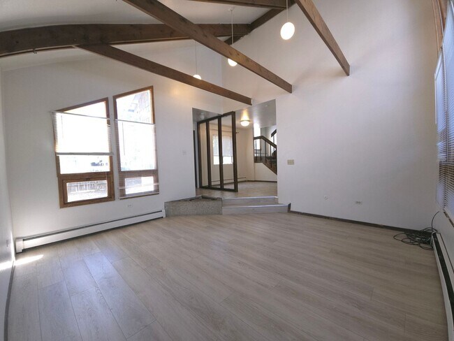 Building Photo - 2645-2647-2647 Pine St