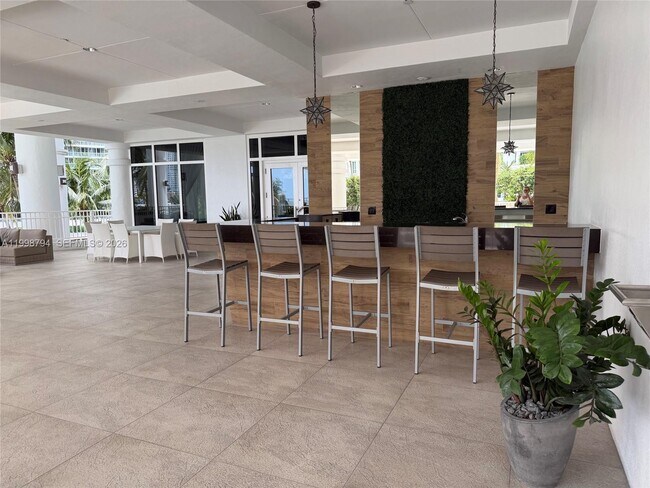 Building Photo - 801 Brickell Key Blvd