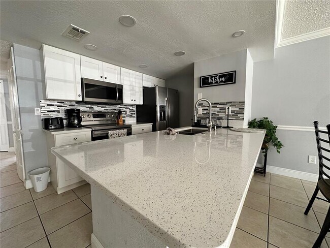 Building Photo - 5012 Laguna Bay Cir