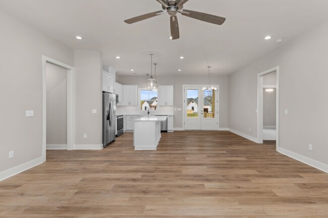 Building Photo - 219 Bush Rd SE