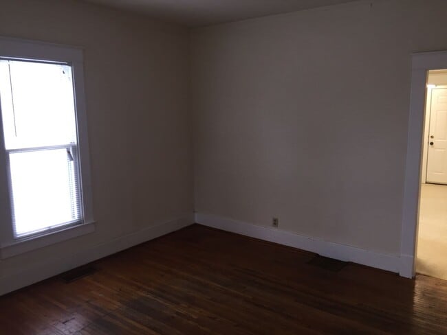Building Photo - 3 Bed 2 Bath House Columbia College