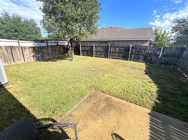 Building Photo - 1923 Pin Oak Ln