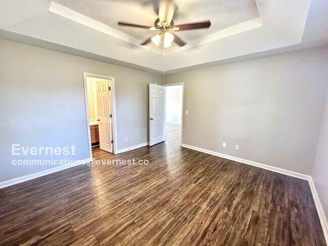 Building Photo - 7614 Greenway Dr