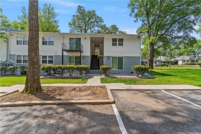 Building Photo - 1701 Hawthorne Ave