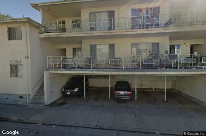 West Hollywood - 7704 Romaine St