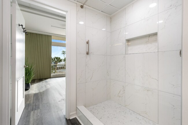 Building Photo - 4600 Ocean Dr