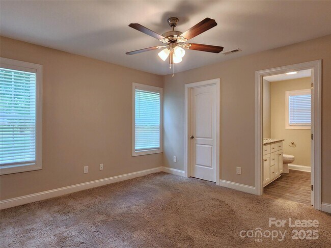 Building Photo - 1556 Kingston Dr