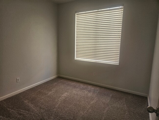 Building Photo - GORGEOUS 2009 Home - Just $2,250/month, 3/...