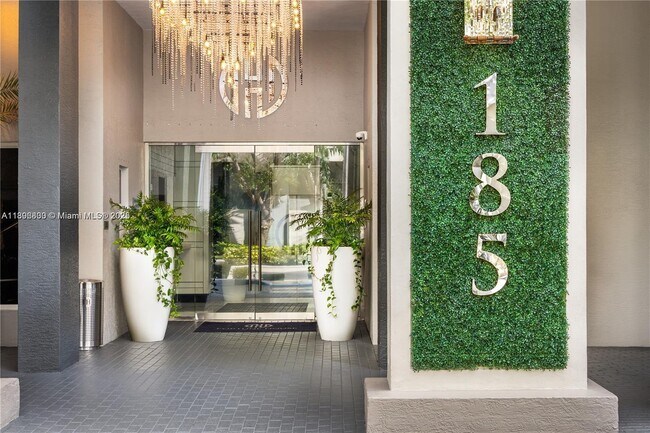 Building Photo - 185 SE 14th Terrace