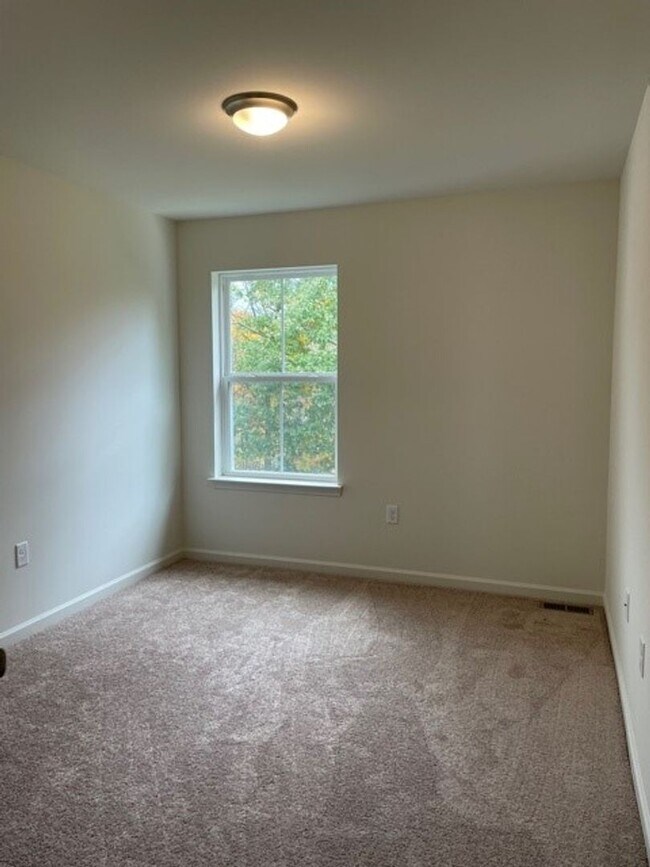 Building Photo - 8124 Kelly Dr