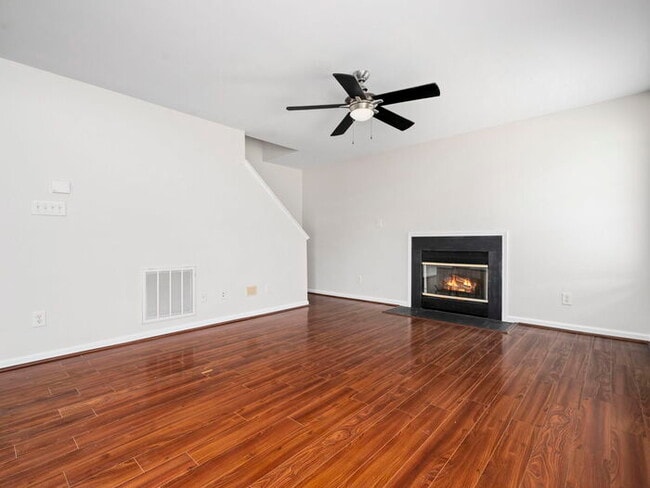 Building Photo - Spacious and Move-In Ready Home! - Fenced Yard!