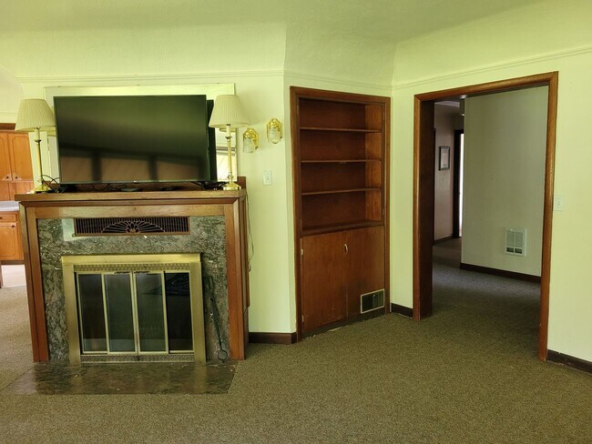 Building Photo - Lewis & Clark Graduate/Law Students ONLY