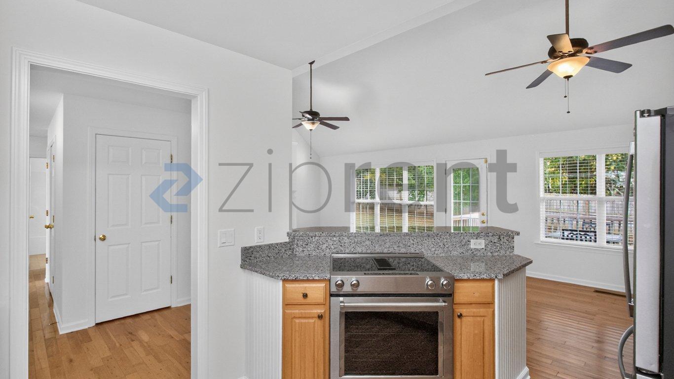 Building Photo - Unit