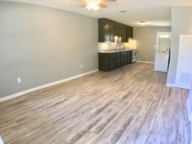Building Photo - 1559 Brookbank Ave