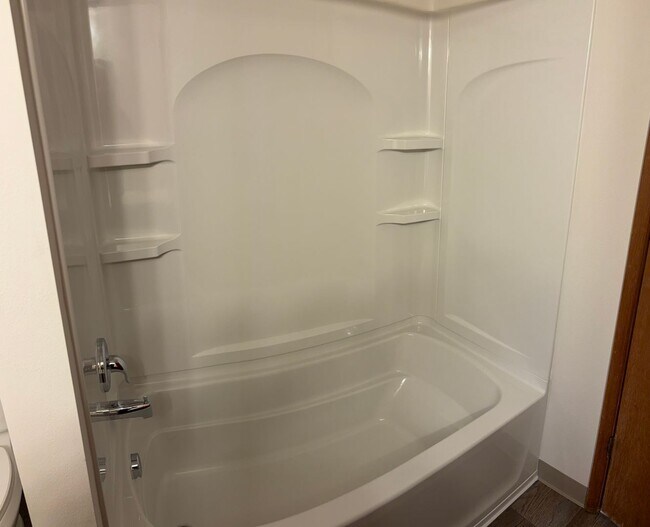 Building Photo - 1323