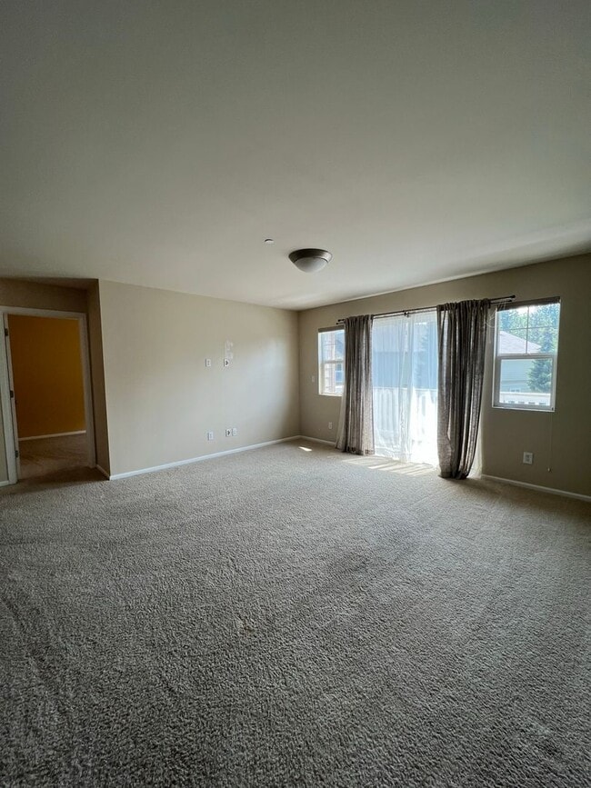 Building Photo - 2 Bedroom 1.75 Bathroom Condo in North Bellingham