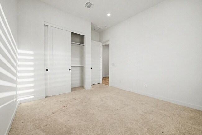 Building Photo - 1277 E Tonto Dr