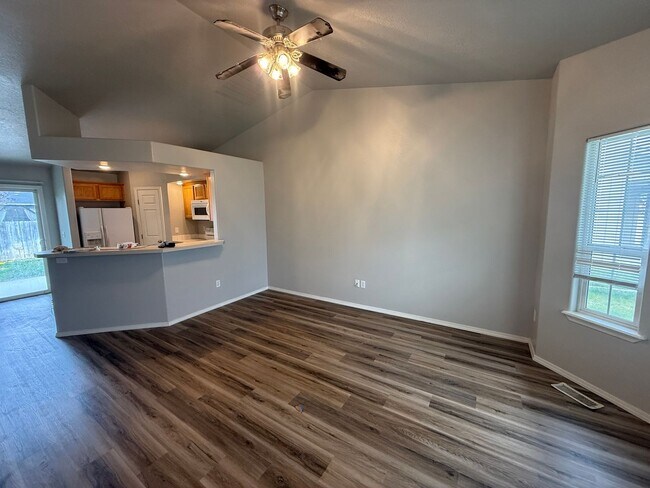 Building Photo - Brand New Floors! 3 Bed, 2.5 Bath Single Family Home