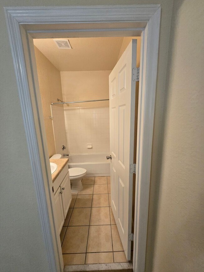 Building Photo - 2/2.5 Townhome in Magnolia Place