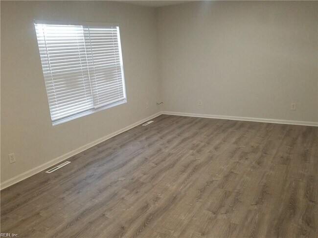 Great Room - 2107 Pretty Lake Ave