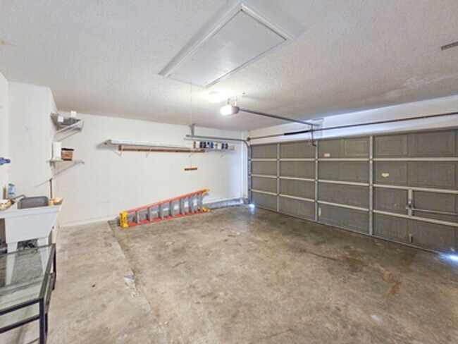 Building Photo - 4306 SE 1st Ave