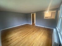 Building Photo - 325 Kenwood Ave