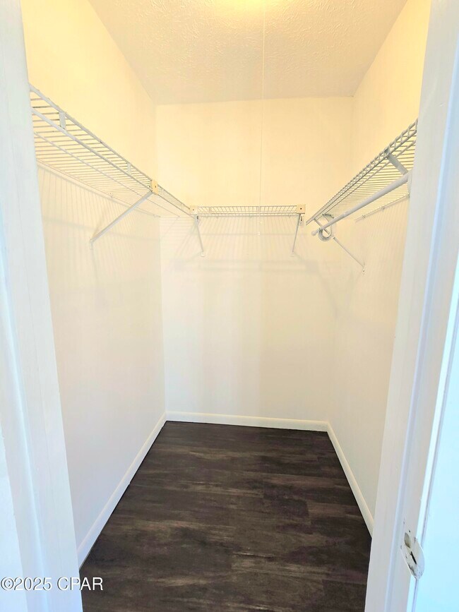 Building Photo - 636 W Caladium Cir