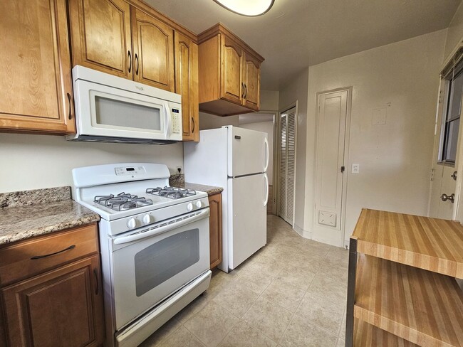 Building Photo - Downtown Palo Alto Living – 1 Bedroom Apar...