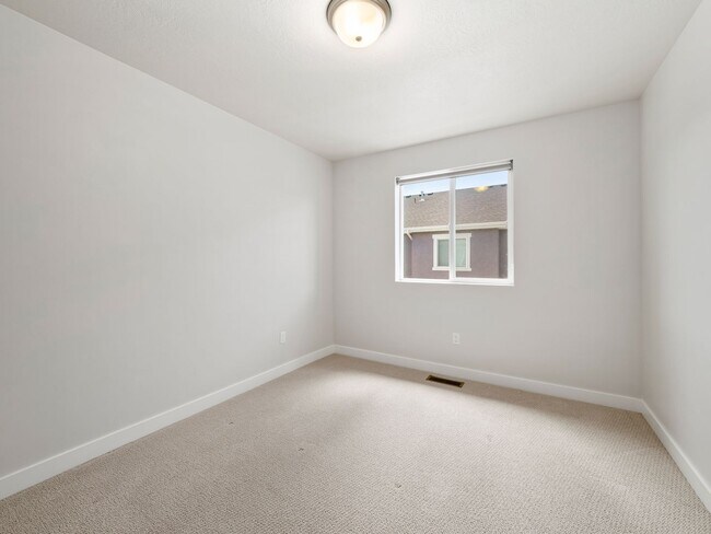 Building Photo - Wau-15083 S Reins Way Bluffdale, UT 84065