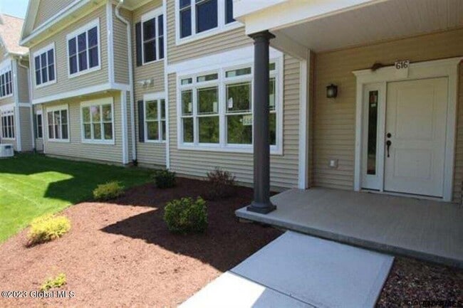 Building Photo - 616 Lois Ln