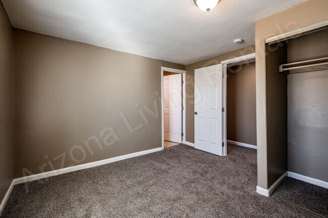 Building Photo - RENOVATED, PRIVATE & SPACIOUS HOME