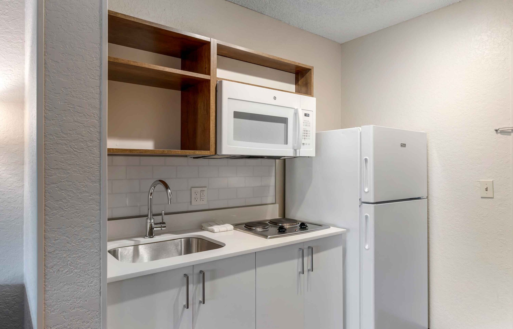 Building Photo - Furnished Studio-Miami - Airport - Doral -...