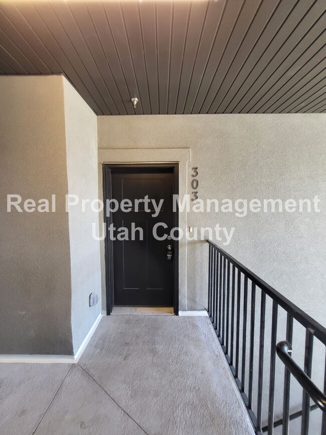 Building Photo - Small Pet Friendly Lehi Condo