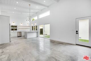 Building Photo - 2723 Burkshire Ave
