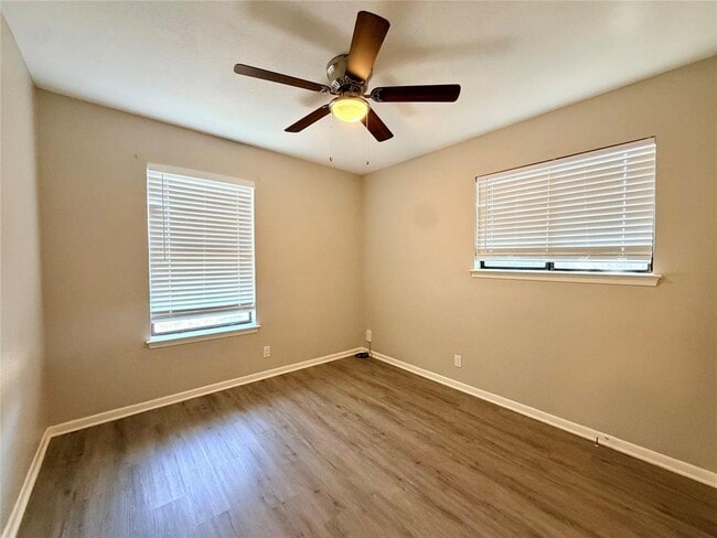 Building Photo - 1403 Long Branch Dr